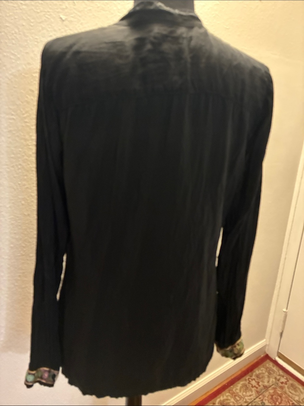 Johnny Was Black Rayon Embroidered Floral Logo Blouse Size Medium - Picture 6 of 11